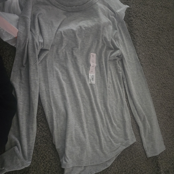 PINK Victoria's Secret 3 Leggings Plus Variety Of Shirts Like New - Picture 2 of 13